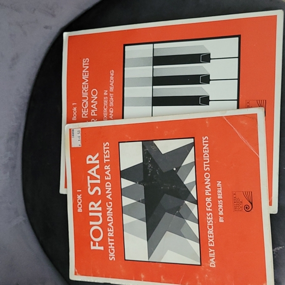 Selling as a bundle piano books . - Picture 7 of 13